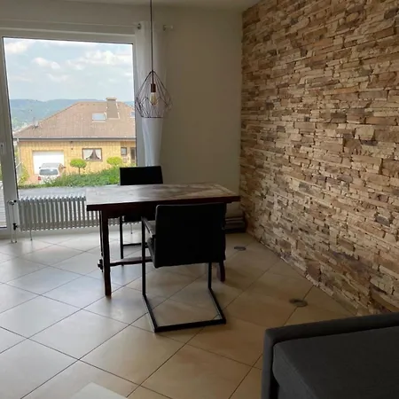 Lara باد برايسيخ